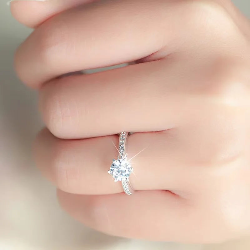 sic Six-Claw Silver Solitaire
